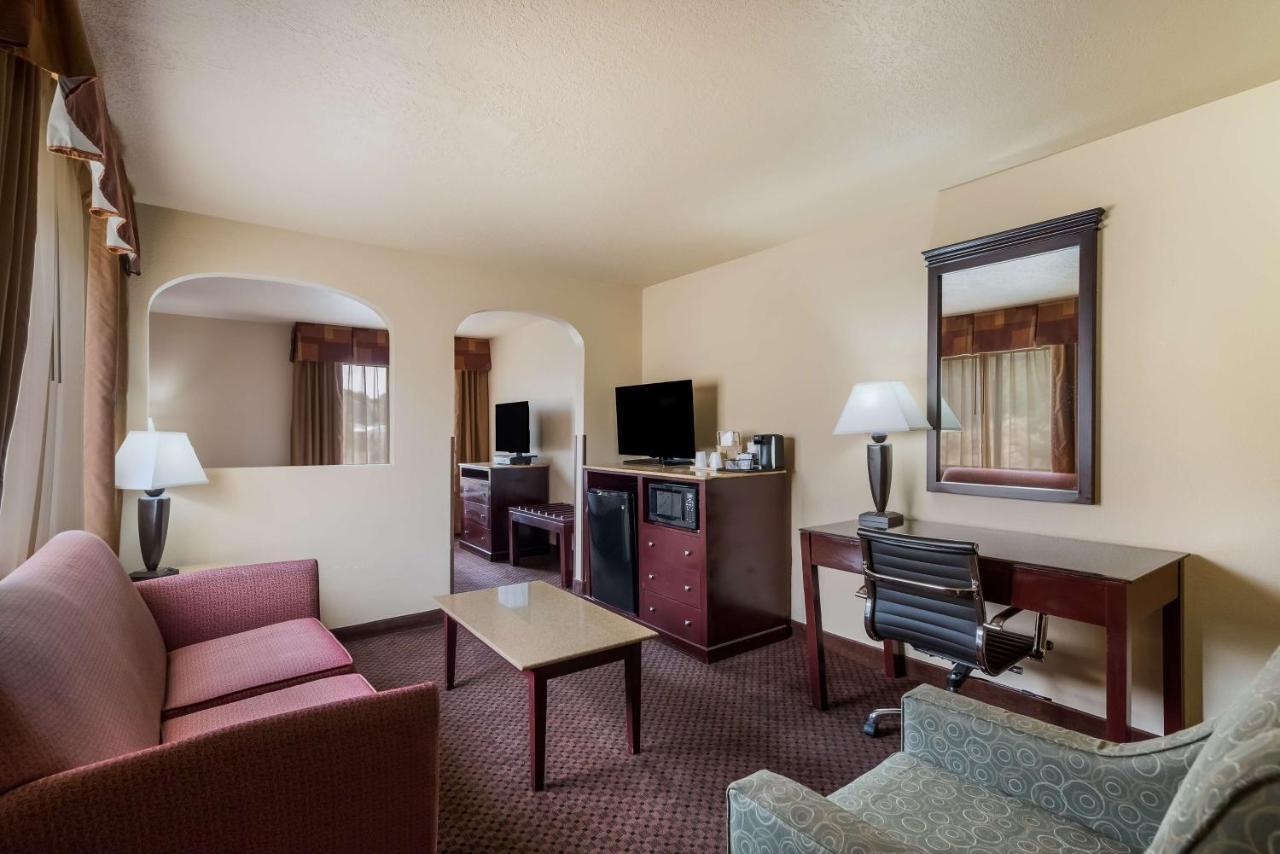 Surestay Plus Hotel By Best Western シルヴァーシティ エクステリア 写真