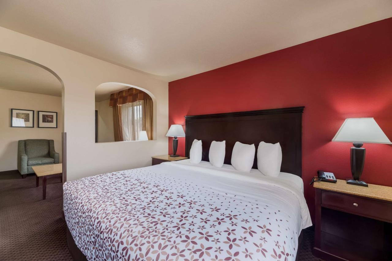 Surestay Plus Hotel By Best Western シルヴァーシティ エクステリア 写真