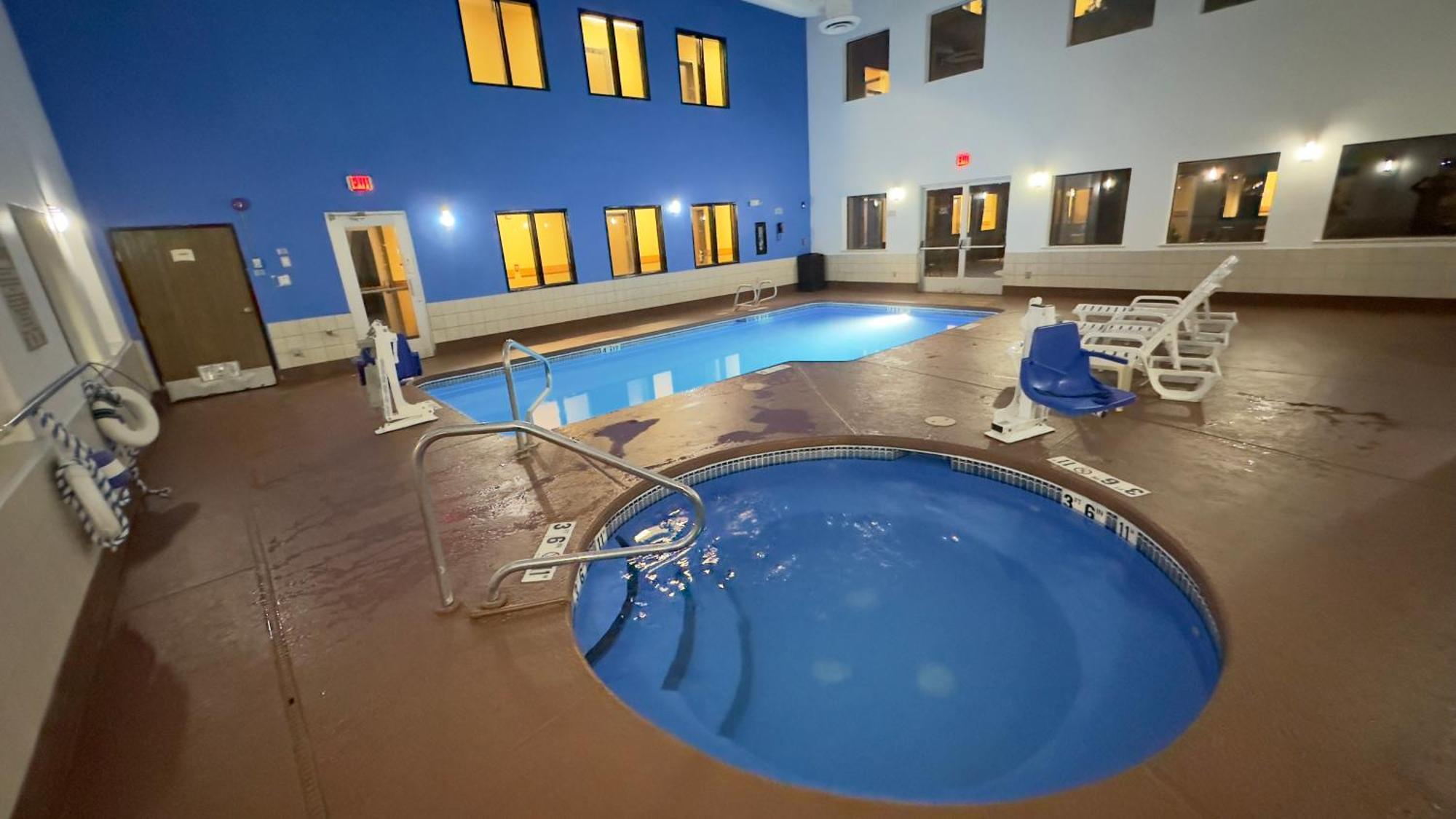 Surestay Plus Hotel By Best Western シルヴァーシティ エクステリア 写真
